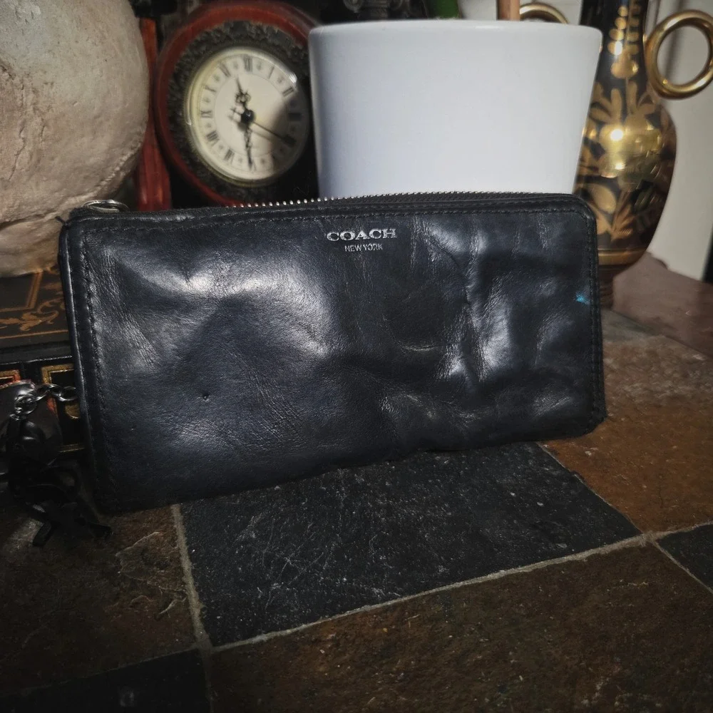 Coach New York Black Leather Zip Around Long Wallet Silver Tone‎ Hardware